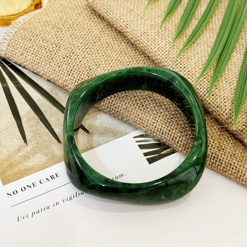 Bracelet en résine vert foncé