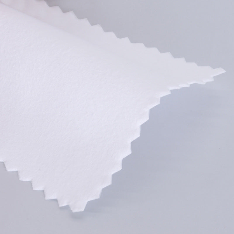Petit chiffon de nettoyage pour bijoux