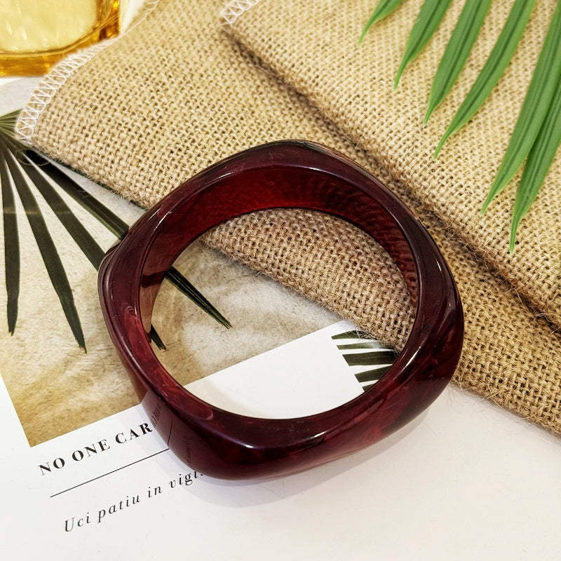 Bracelet en résine rouge