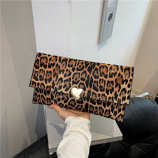 Pochette effet léopard