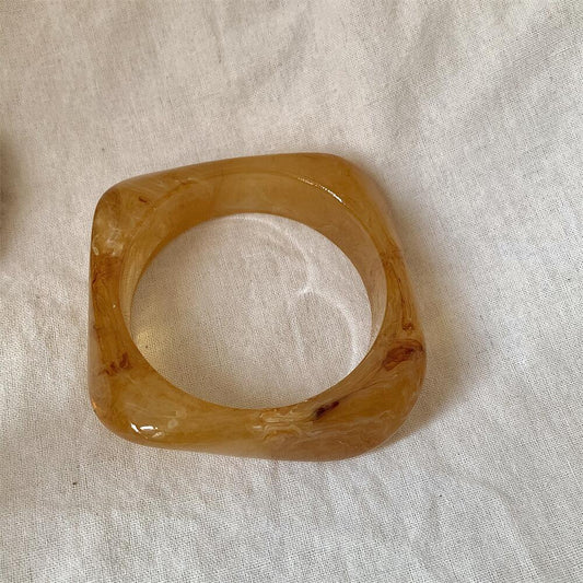 Bracelet en résine jaune transparent